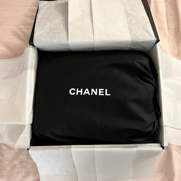 Chanel 19 Medium in Brown - Picture 13 of 14